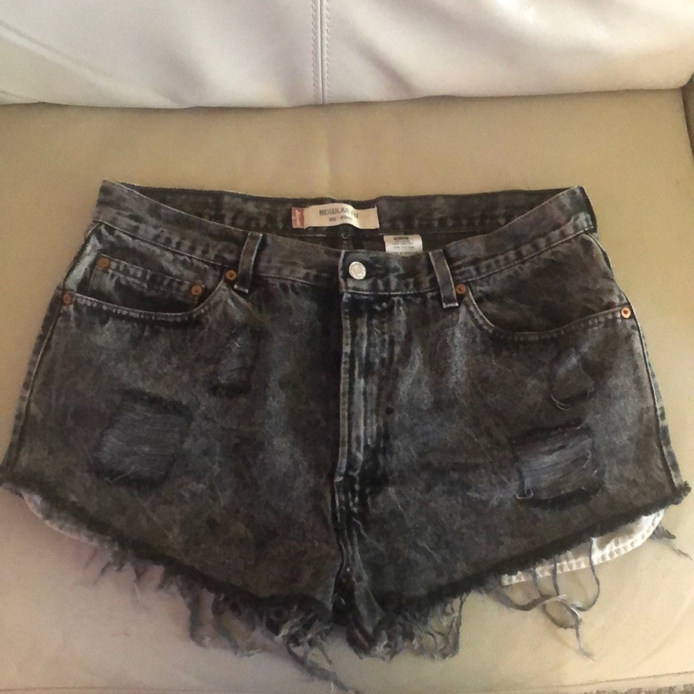 Distressed Black Levi’s Denim Shorts